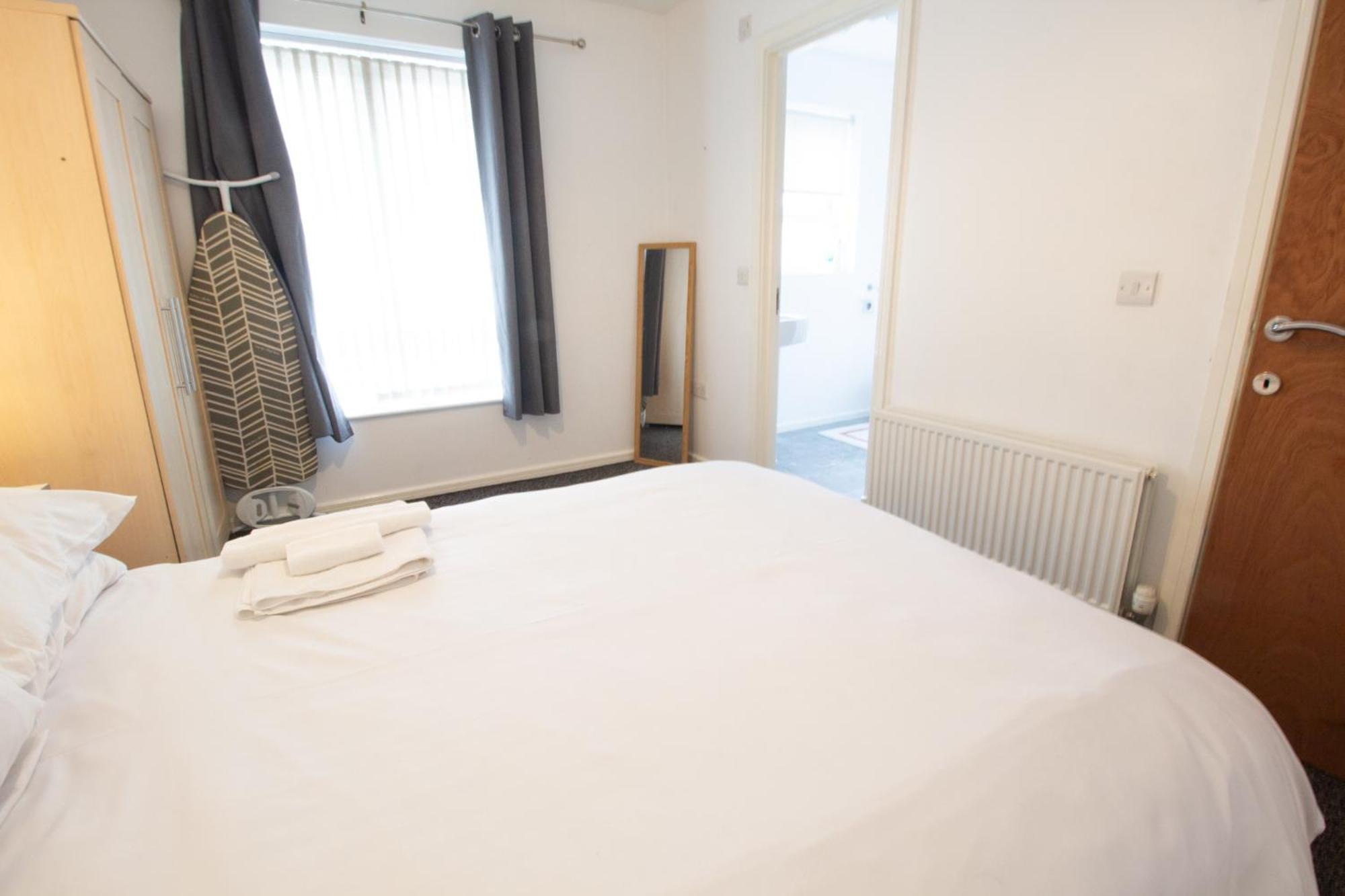 2 Bed Townhouse, Sleeps 5, Close To Centre Apartamento